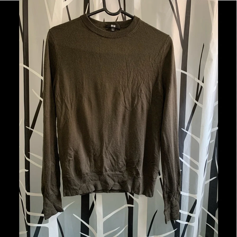 🔥5/$25- Uniqlo Sweater Sz M - Picture 1 of 4